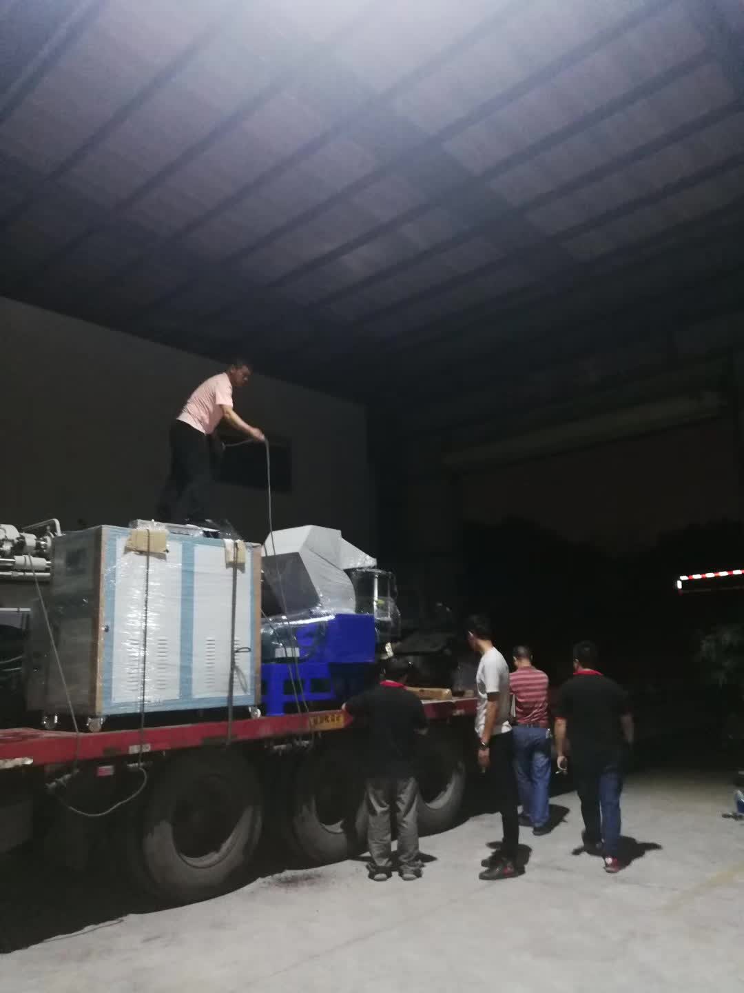 金磊加班出貨圖